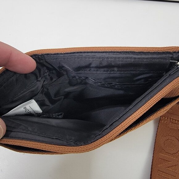 Wild One Dog Treat Pouch – Adjustable Strap, Hands-Free Training Bag in Brown - Picture 5 of 6